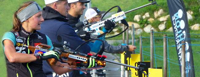 L'épreuve du tir pendant une démonstration de biathlon sur un séminaire